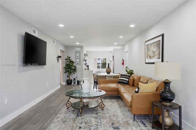 1590 NW 38th St 1, Miami, FL 33142