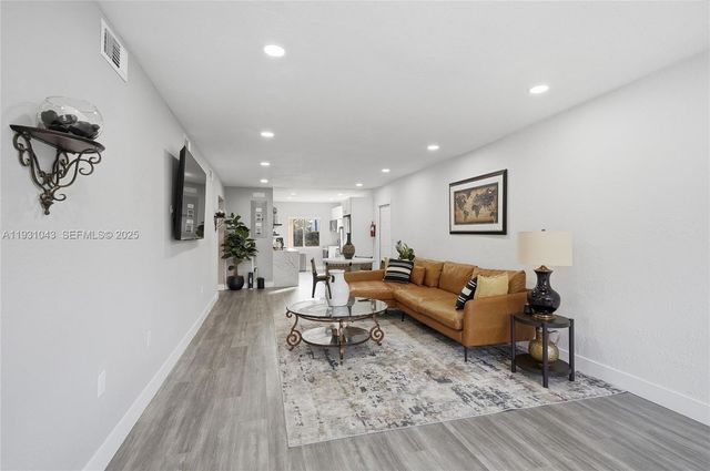 1590 NW 38th St 1, Miami, FL 33142