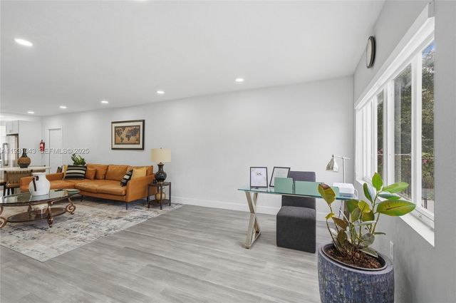 1590 NW 38th St 1, Miami, FL 33142