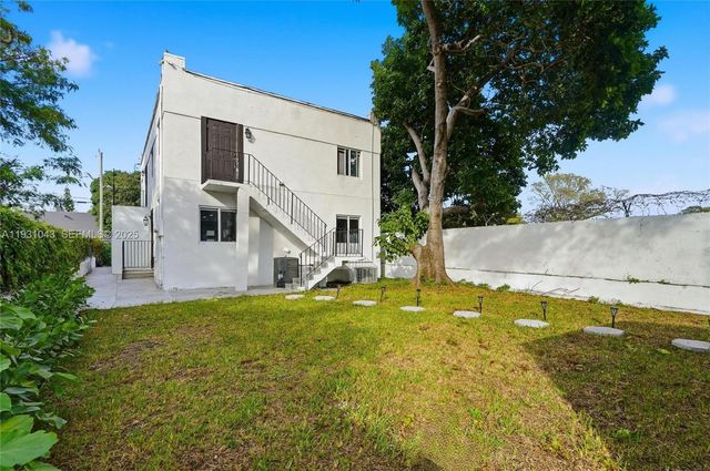 1590 NW 38th St 1, Miami, FL 33142