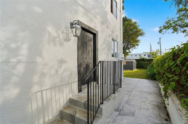 1590 NW 38th St 1, Miami, FL 33142