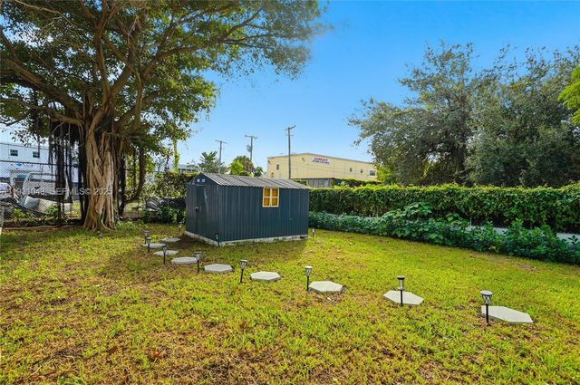 1590 NW 38th St 1, Miami, FL 33142