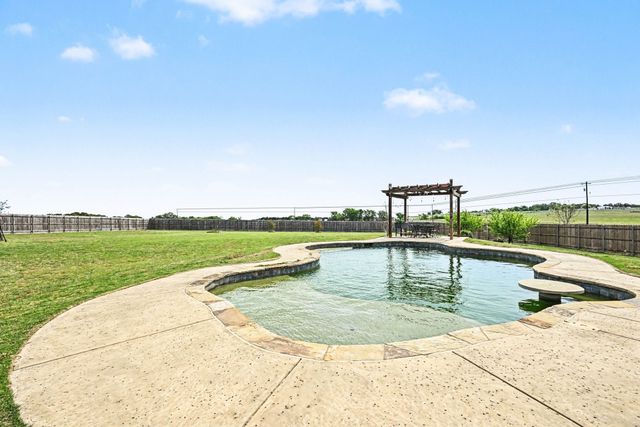 104 Stanford Lane, Springtown, TX 76082