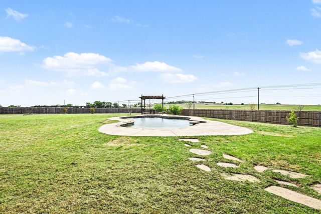 104 Stanford Lane, Springtown, TX 76082