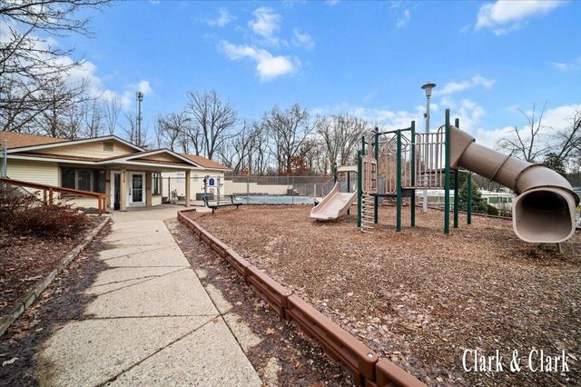 6900 Knottypine Street NE, Rockford, MI 49341