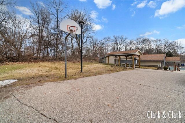 6900 Knottypine Street NE, Rockford, MI 49341