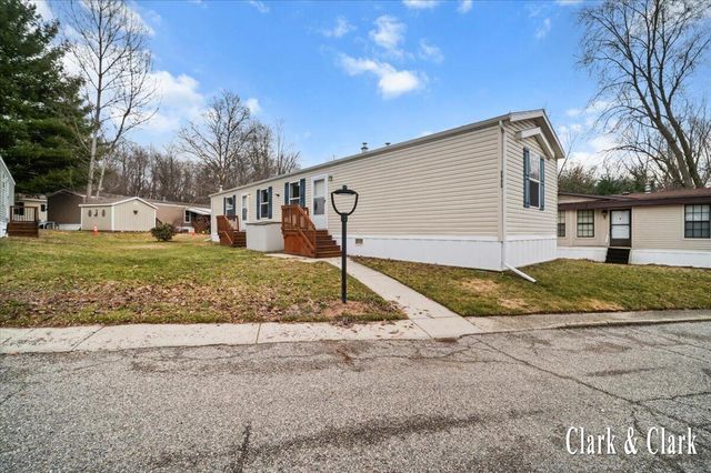 6900 Knottypine Street NE, Rockford, MI 49341