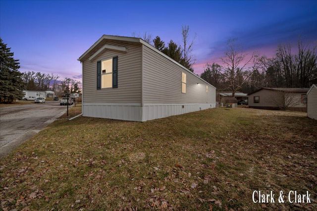 6900 Knottypine Street NE, Rockford, MI 49341