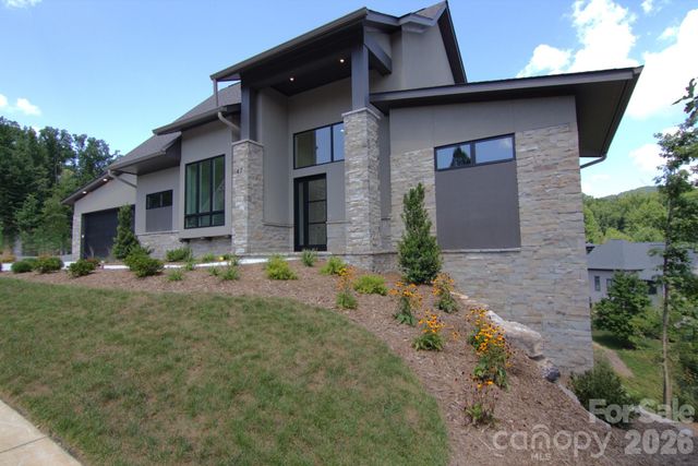 47 Versailles Lane, Asheville, NC 28804