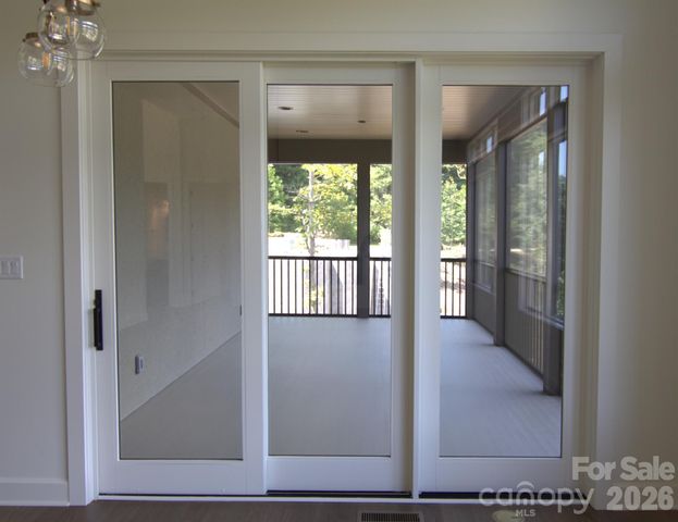 47 Versailles Lane, Asheville, NC 28804