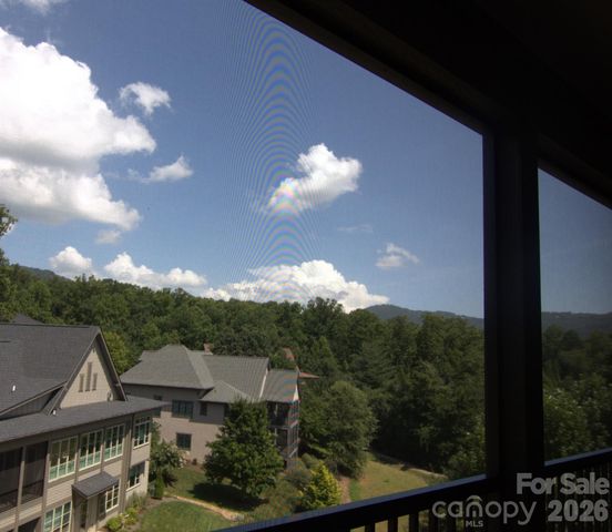 47 Versailles Lane, Asheville, NC 28804