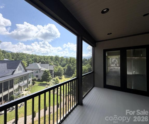 47 Versailles Lane, Asheville, NC 28804