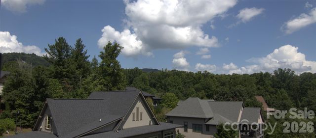 47 Versailles Lane, Asheville, NC 28804