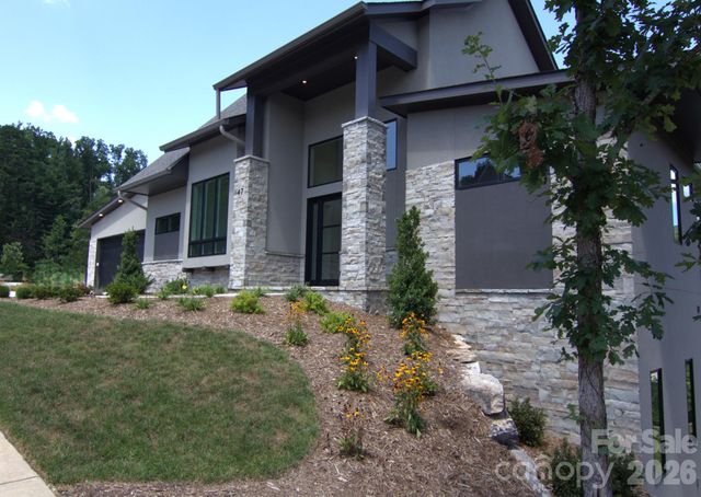 47 Versailles Lane, Asheville, NC 28804