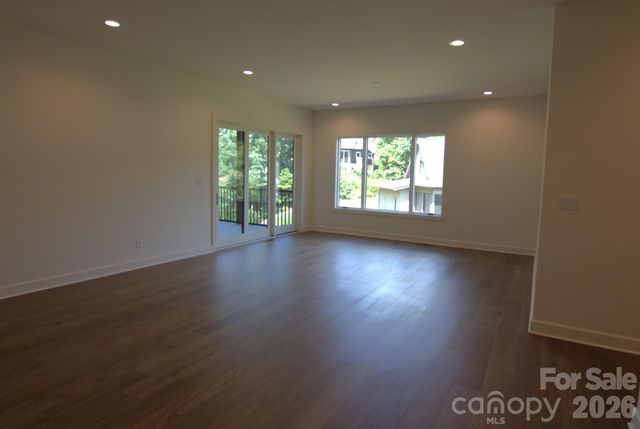 47 Versailles Lane, Asheville, NC 28804
