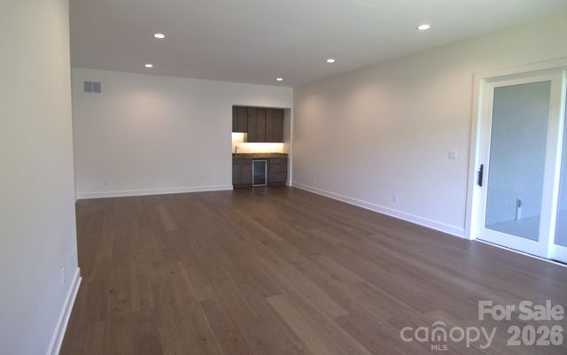 47 Versailles Lane, Asheville, NC 28804