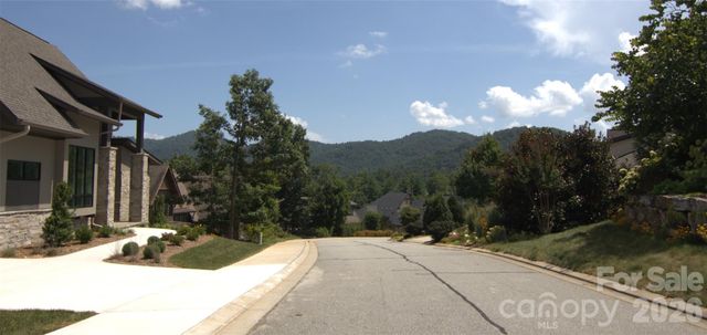 47 Versailles Lane, Asheville, NC 28804