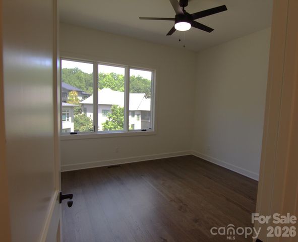 47 Versailles Lane, Asheville, NC 28804