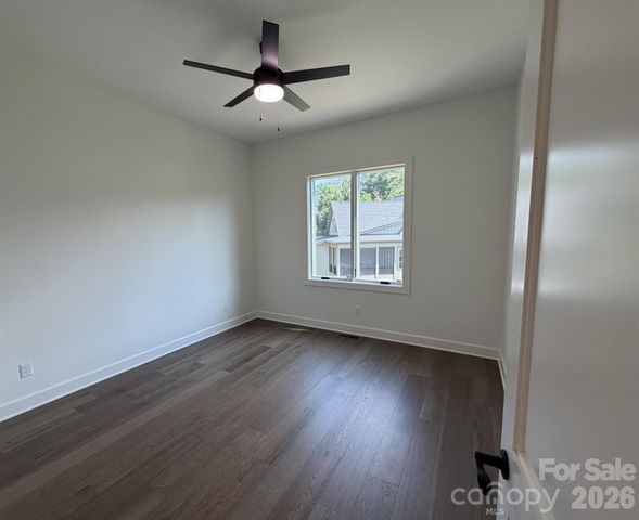 47 Versailles Lane, Asheville, NC 28804