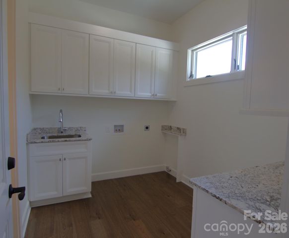 47 Versailles Lane, Asheville, NC 28804