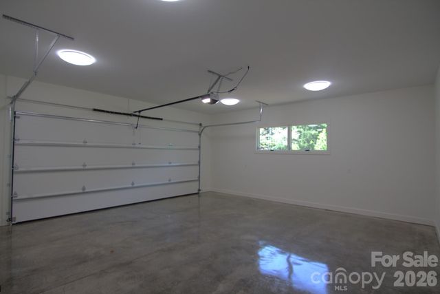 47 Versailles Lane, Asheville, NC 28804