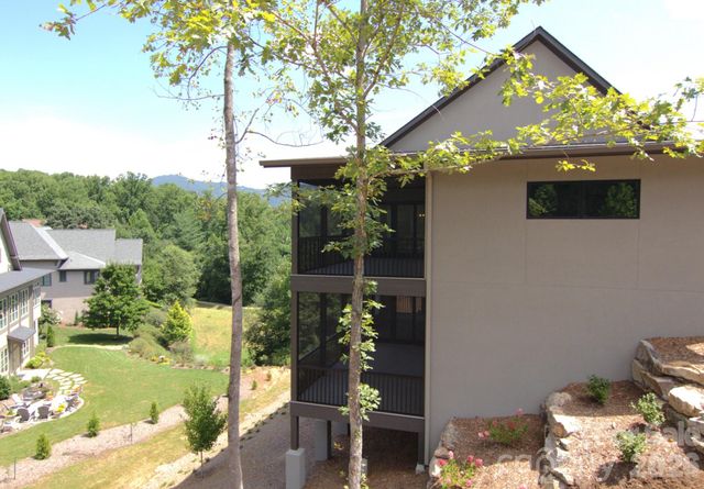 47 Versailles Lane, Asheville, NC 28804