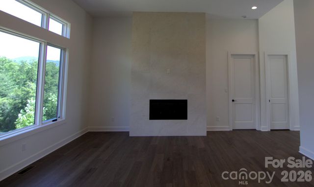 47 Versailles Lane, Asheville, NC 28804