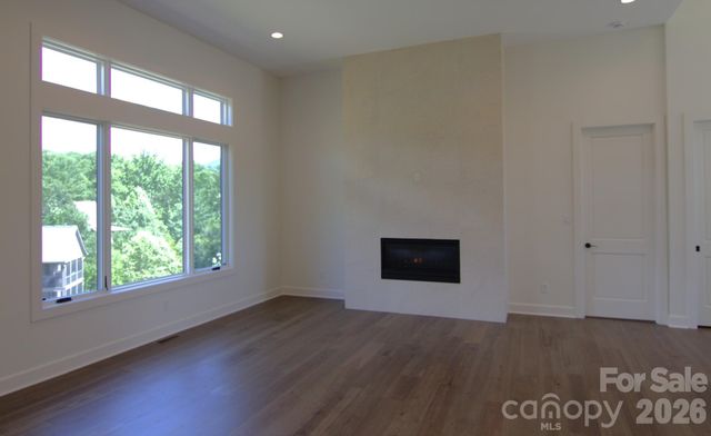 47 Versailles Lane, Asheville, NC 28804