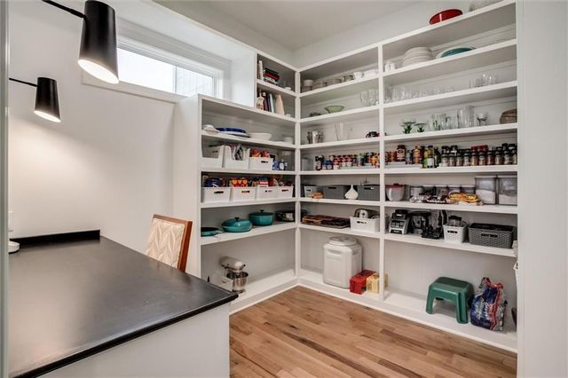 9750 Mcintosh Court, Parkville, MO 64152