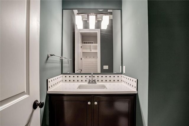 9750 Mcintosh Court, Parkville, MO 64152