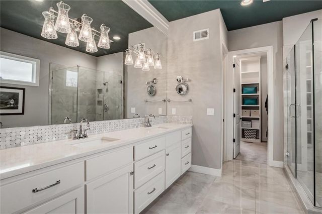 9750 Mcintosh Court, Parkville, MO 64152