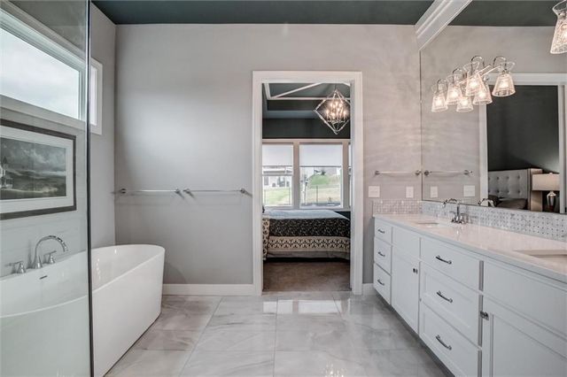 9750 Mcintosh Court, Parkville, MO 64152