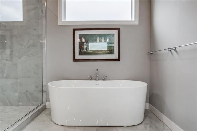 9750 Mcintosh Court, Parkville, MO 64152