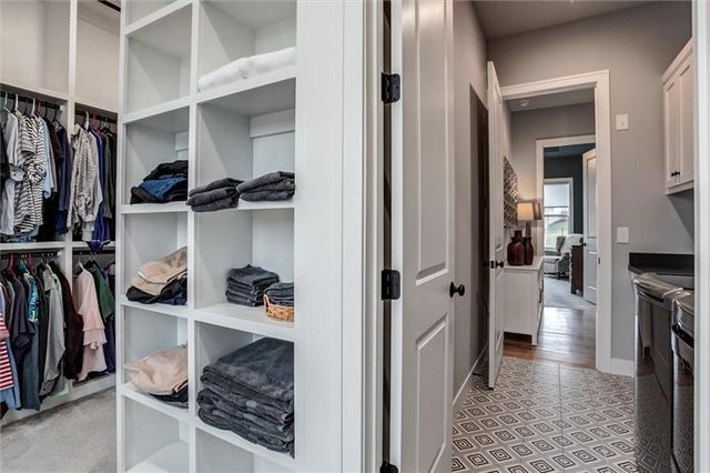 9750 Mcintosh Court, Parkville, MO 64152