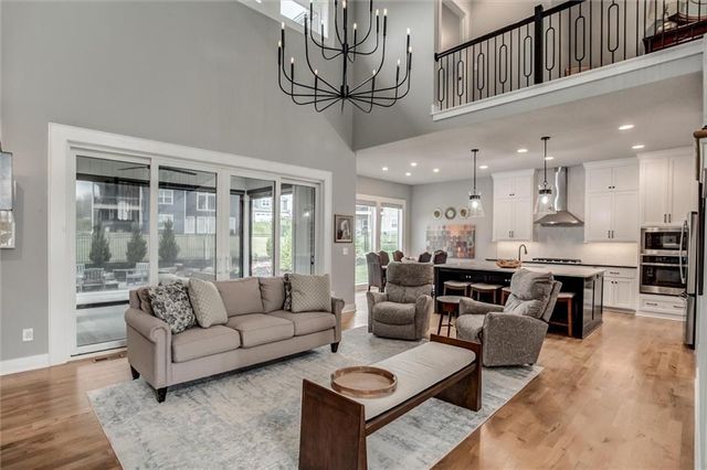 9750 Mcintosh Court, Parkville, MO 64152