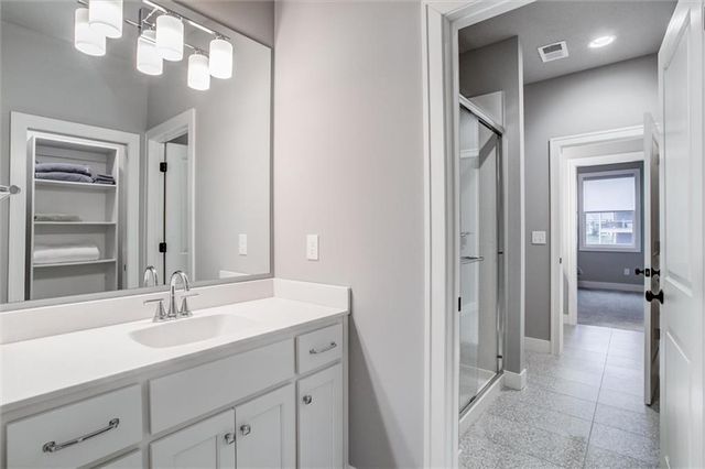 9750 Mcintosh Court, Parkville, MO 64152