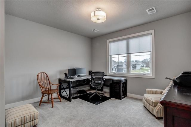 9750 Mcintosh Court, Parkville, MO 64152