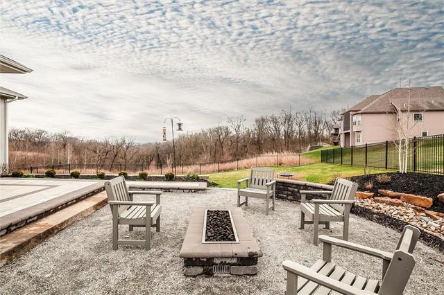 9750 Mcintosh Court, Parkville, MO 64152