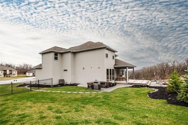 9750 Mcintosh Court, Parkville, MO 64152