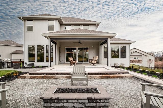 9750 Mcintosh Court, Parkville, MO 64152