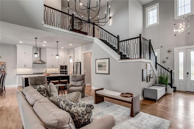 9750 Mcintosh Court, Parkville, MO 64152