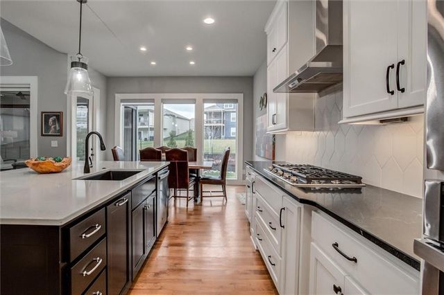 9750 Mcintosh Court, Parkville, MO 64152