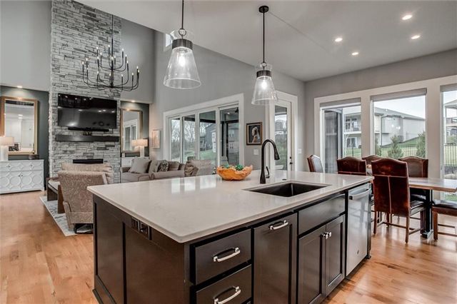 9750 Mcintosh Court, Parkville, MO 64152