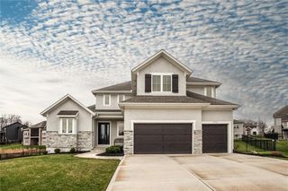 9750 Mcintosh Court, Parkville, MO 64152