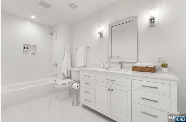 22 Northwood, Demarest, NJ 07627