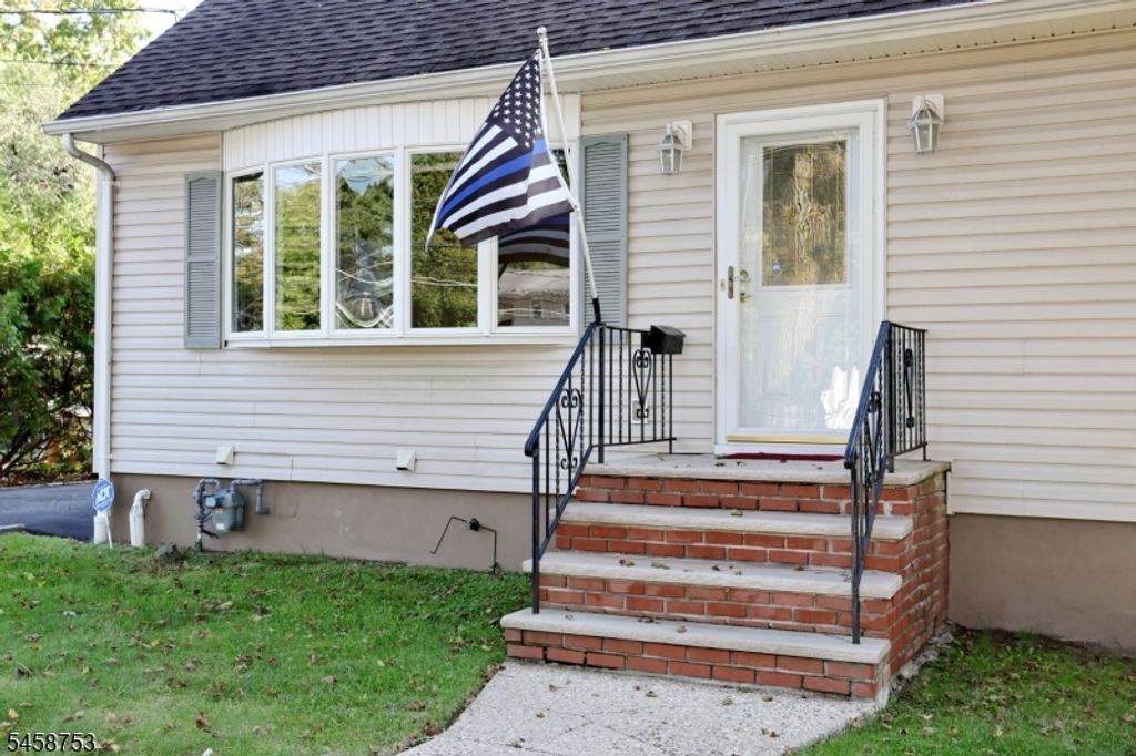 741 Pompton Ave, Cedar Grove Twp., NJ 07009 — photo 2