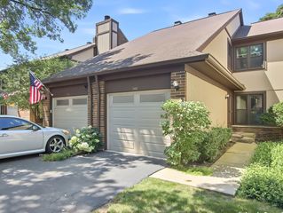 246 SHADOWBEND Drive, Wheeling, IL 60090
