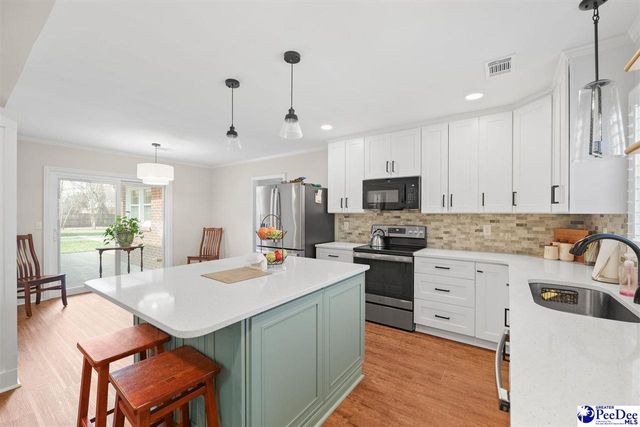 1819 Hazel Dr., Florence, SC 29501