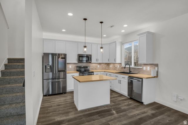 7077 S GREENSAND DR, West Jordan, UT 84084