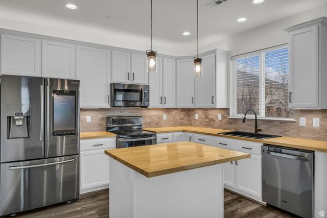 7077 S GREENSAND DR, West Jordan, UT 84084